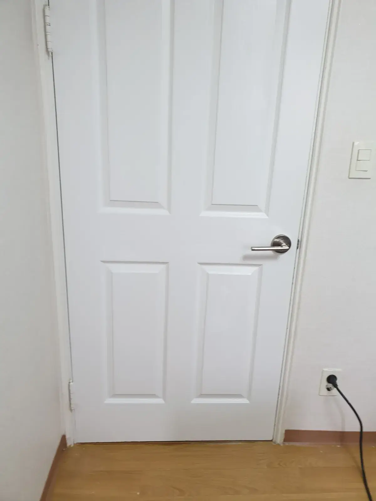 깨진 나무문 수리 수리 후