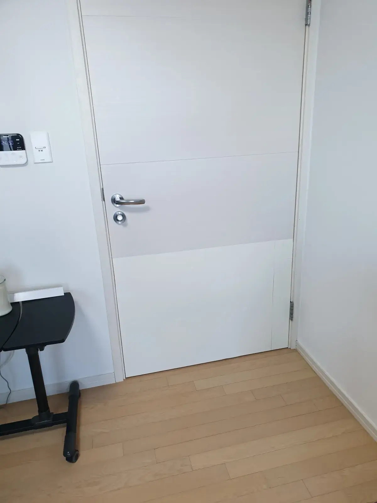 문 수리 및 교체 수리 전